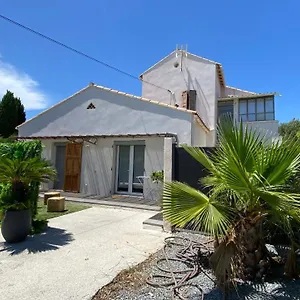 https://maison-lumineuse-en-bord-de-mer.fr-provencehotel.com