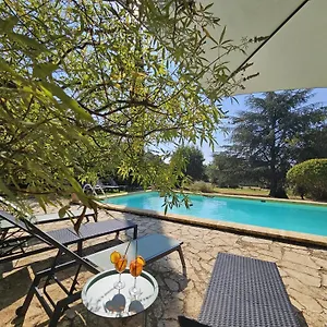 https://jolie-maison-en-plein-cur-du-lubron.fr-provencehotel.com